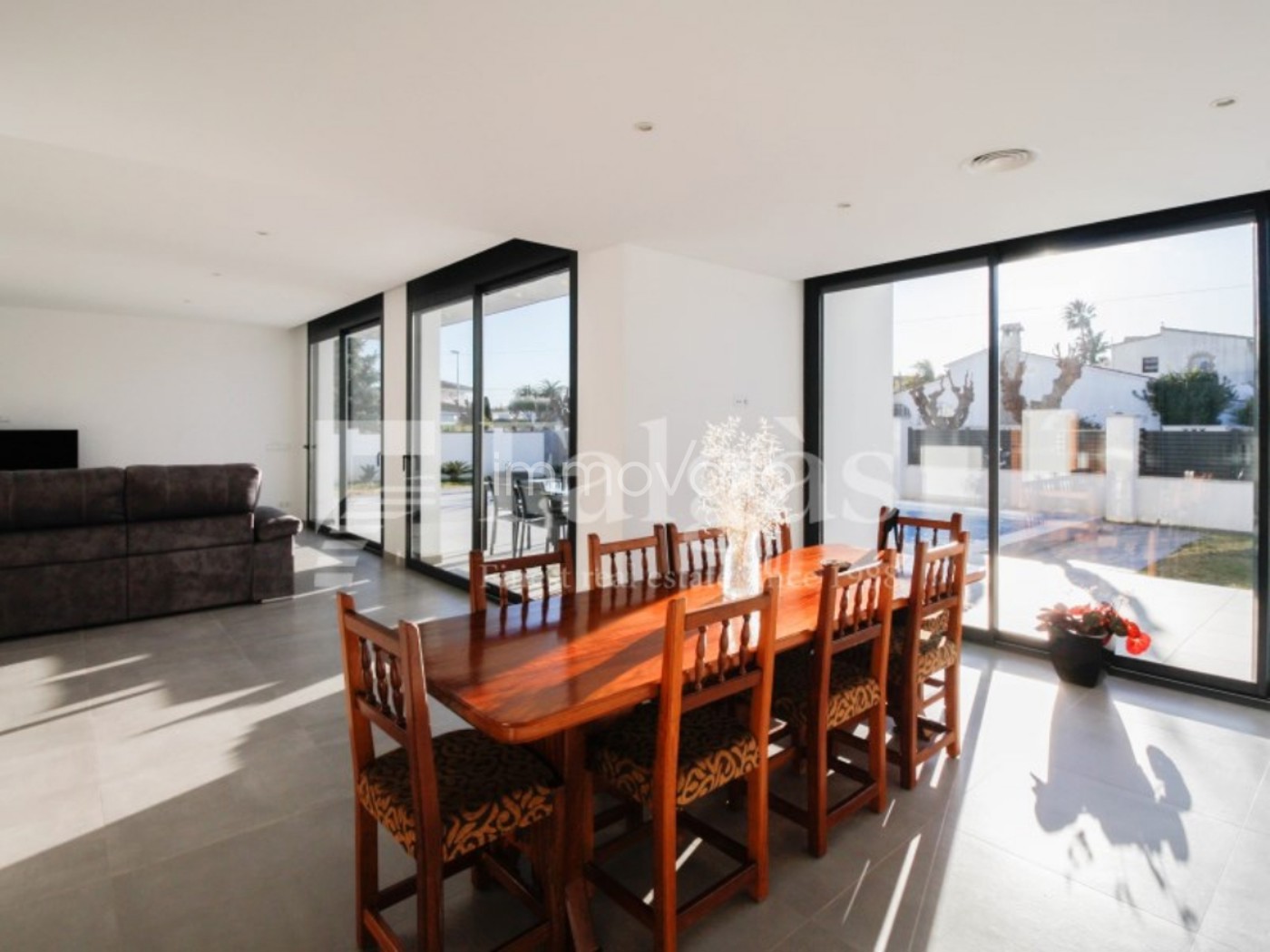 418-25-34438619371515102026.jpg