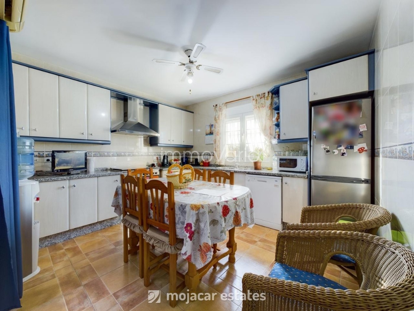 446-4-5791444514102592026.jpg