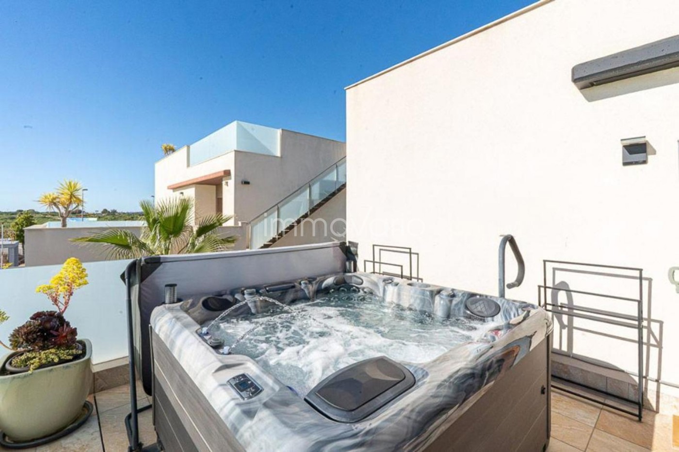 565-12-618092022172852026.jpg