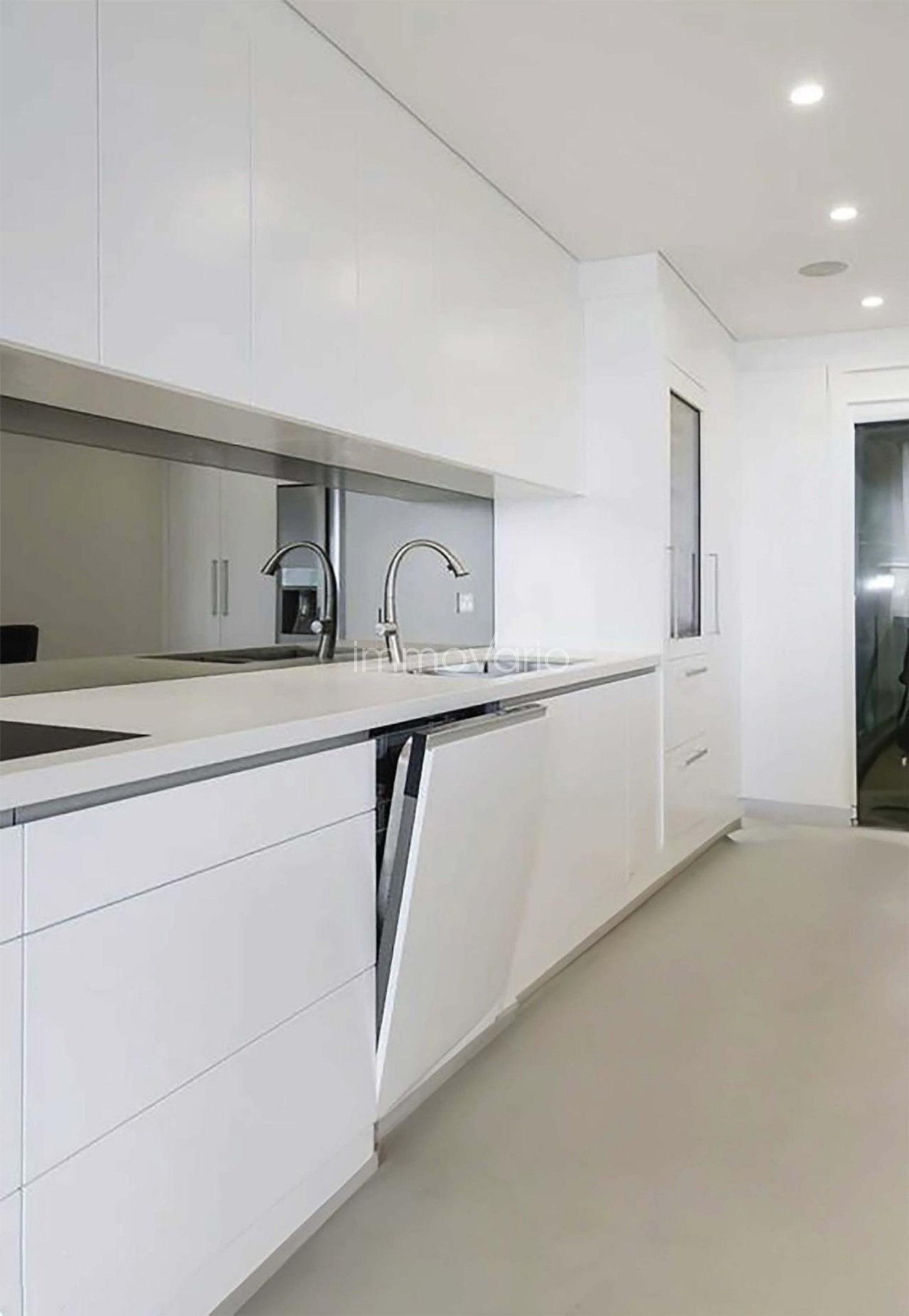565-4-6157784430102872026.jpg