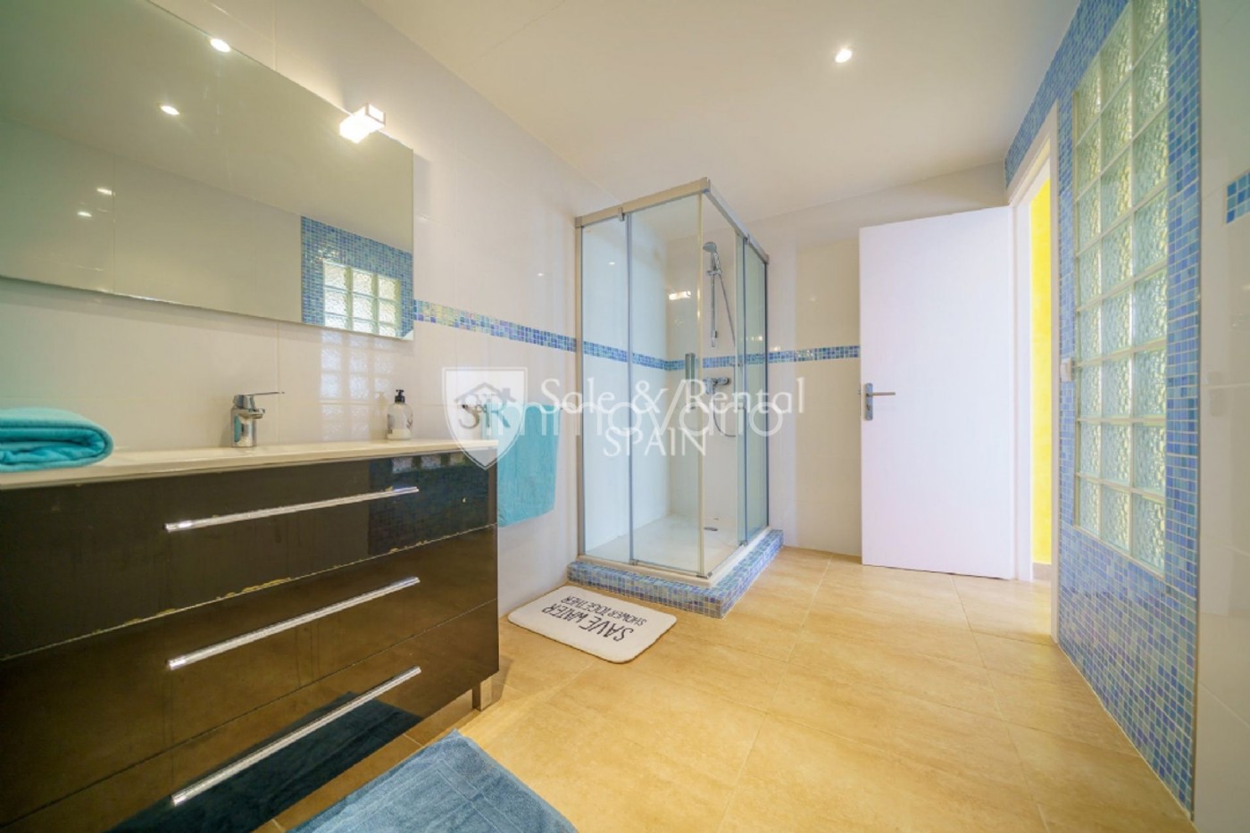 600-54-5951853736162682026.jpg